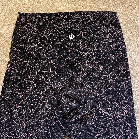 Lululemon Align Pant *Full Length 28"
Lacescape Spanish Rose Black Size 4 - Picture 10 of 11